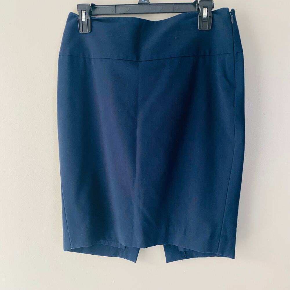 The Limited navy pencil skirt (Size: 6)